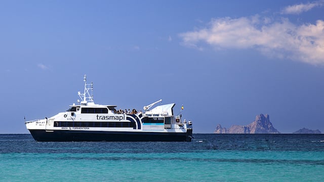 Ferry da empresa Transmapi saindo de Barcelona