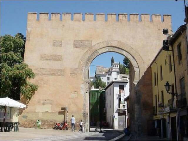 Porta de Elvira em Granada