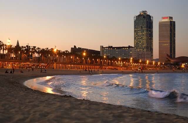 Praia Barceloneta em Barcelona