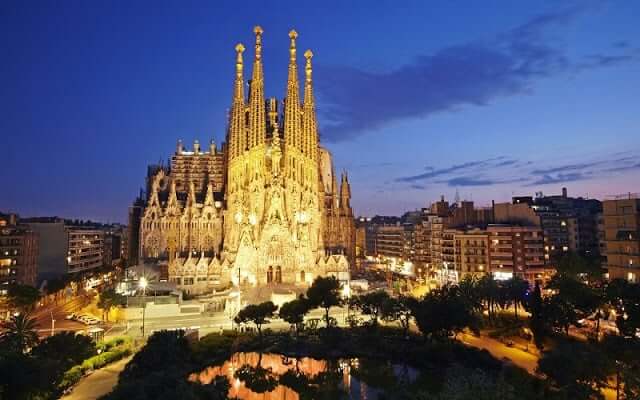 Roteiro de Gaudí - Sagrada Família à noite