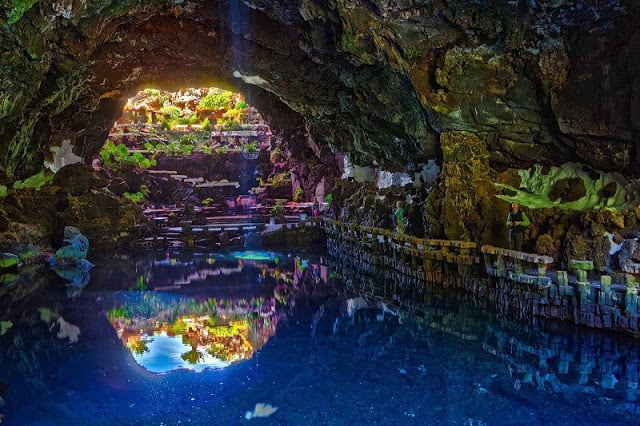 Túnel de los Jameos del Agua en Lanzarote