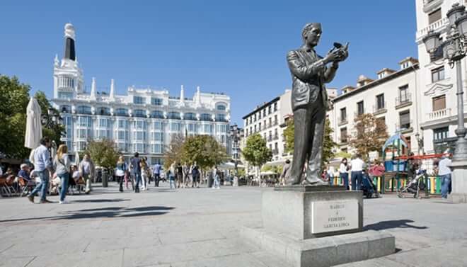 Estátua de Frederico García Lorca - Plaza de Santa Ana