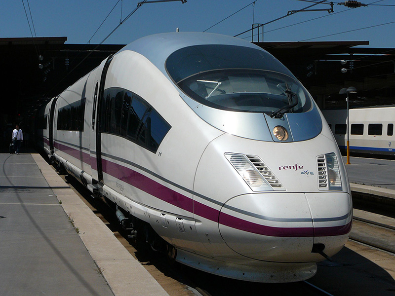 Trem RENFE que viaja de Paris para Madri