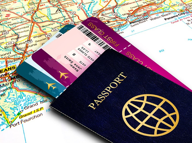 Passaporte e passagens aéreas