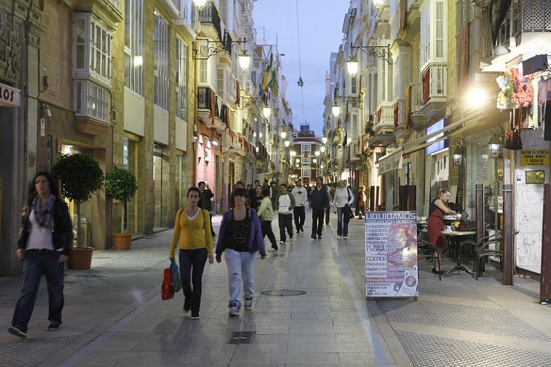 Rua de compras em Cádiz