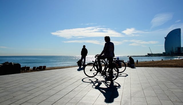 Passeios a pé e de bicicleta por Barcelona