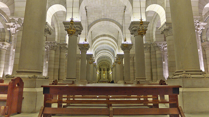 Interior da Catedral de la Almudena em Madri