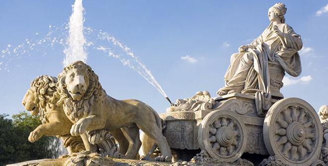 Detalhe da fonte com a deusa Cibeles e os leões