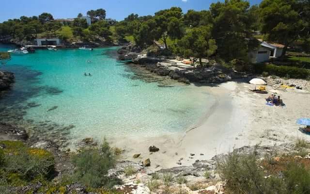 Cala Mitjaa em Menorca