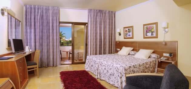 Invisa Hotel La Cala em Ibiza - quarto