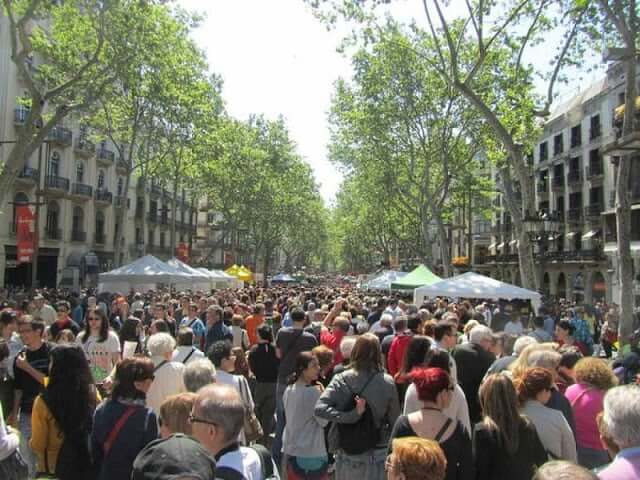 Multidões em Barcelona -Las Ramblas