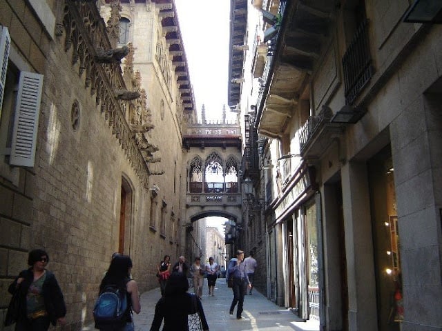 Rua do Bairro Gótico em Barcelona