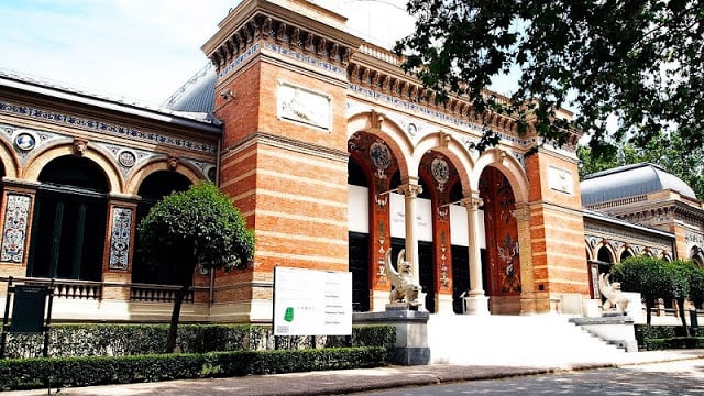 Fachada do Palácio Velázquez em Madri