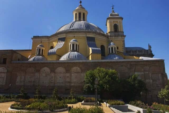 Vista da cúpula da Basílica de San Francisco desde o exterior