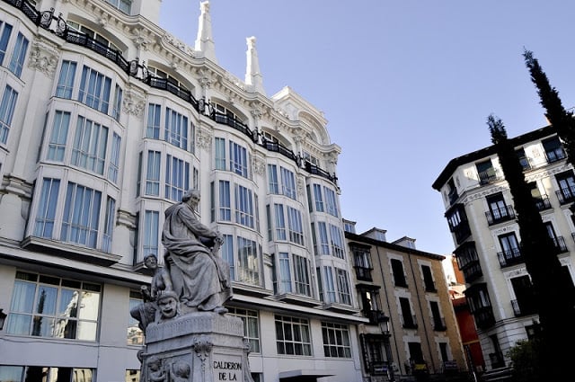 Estátua dedicada a Calderón de la Barca - Plaza Santa Ana