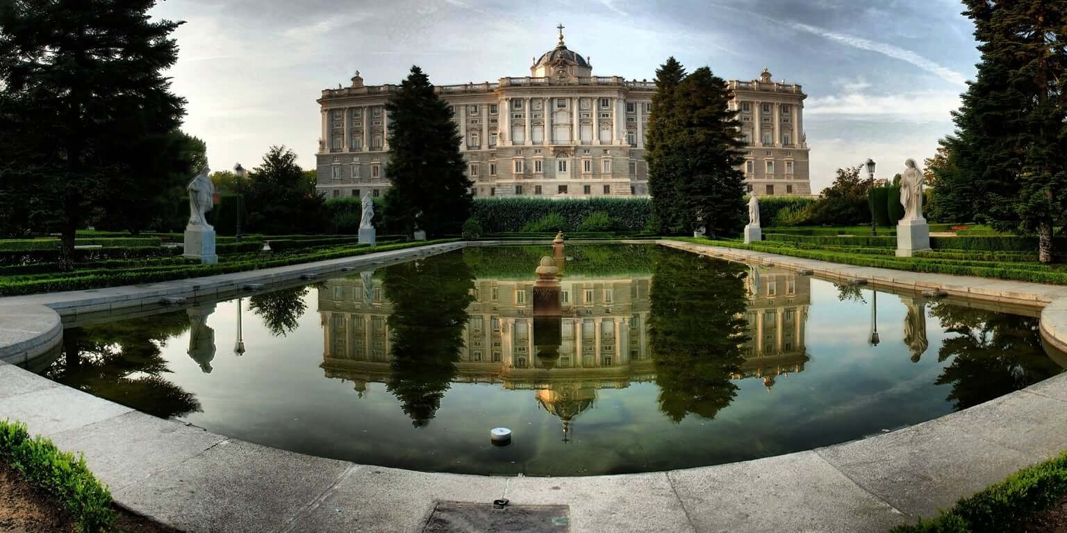 Fonte e estátuas do Jardim de Sabatini