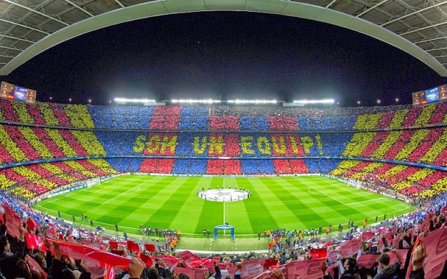 Jogo no Estádio Camp Nou em Barcelona