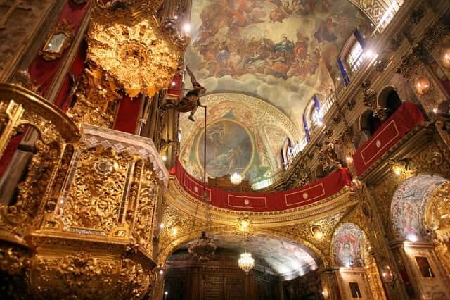 Interior da Basílica de San Juan de Dios em Granada