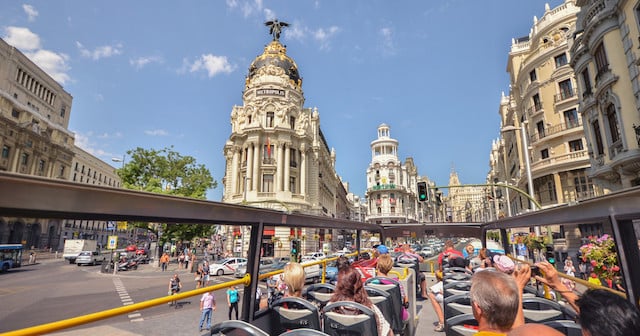 Passeio no ônibus turístico de Madri