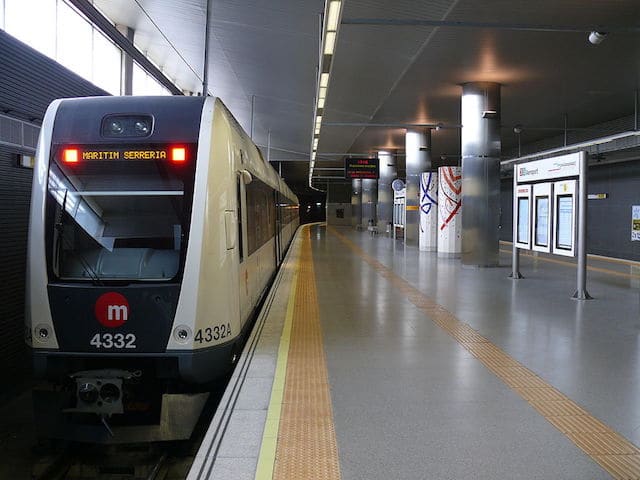 Metrô do aeroporto ao centro de Valência