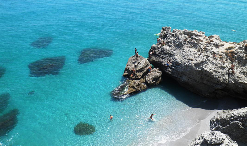 Nerja Beach na Costa del Sol em Málaga