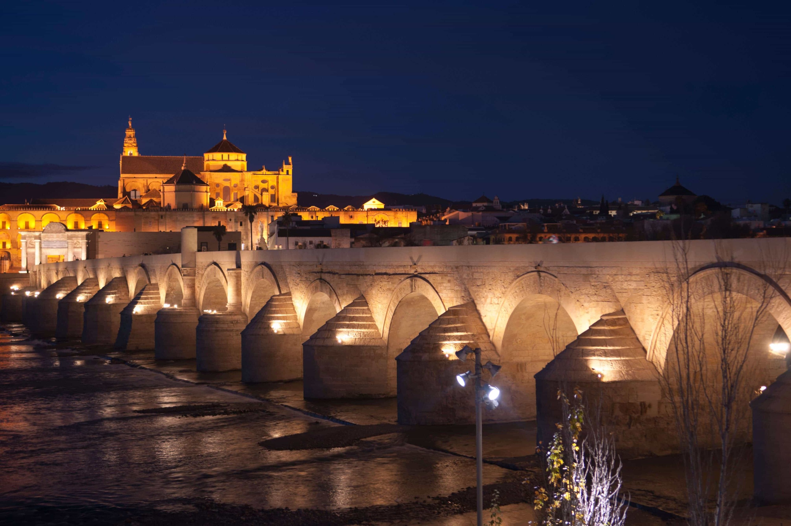 Passeio pela Ponte Romana em Córdoba