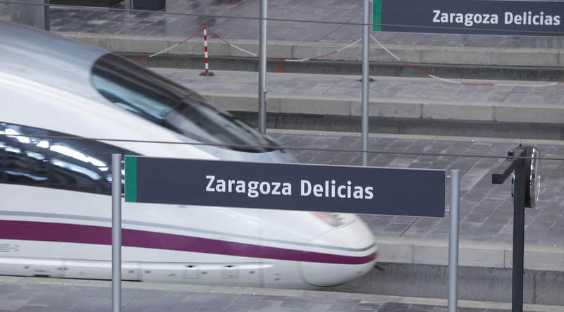 Trem AVE partindo de Zaragoza Delicias