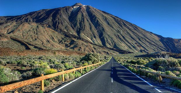 Estrada para o vulcão Teide em Tenerife