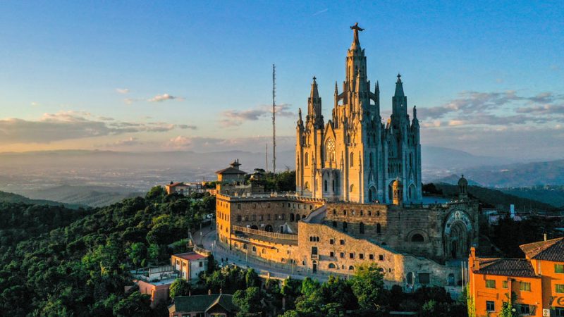 Vista com pôr do sol de Barcelona