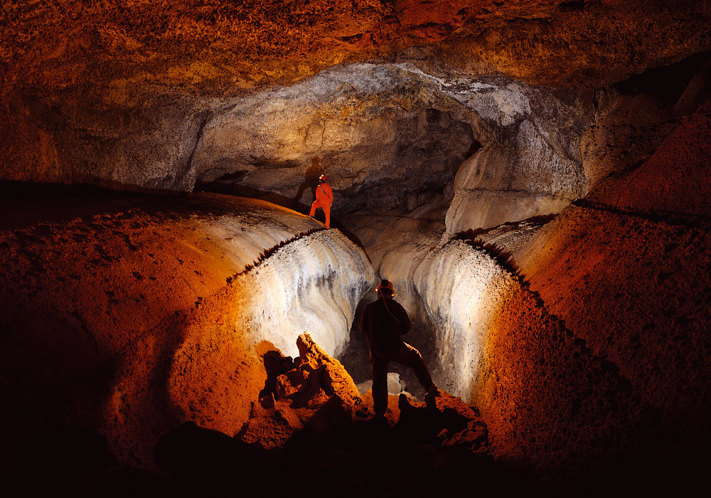 Cueva del viento em Tenerife iluminada