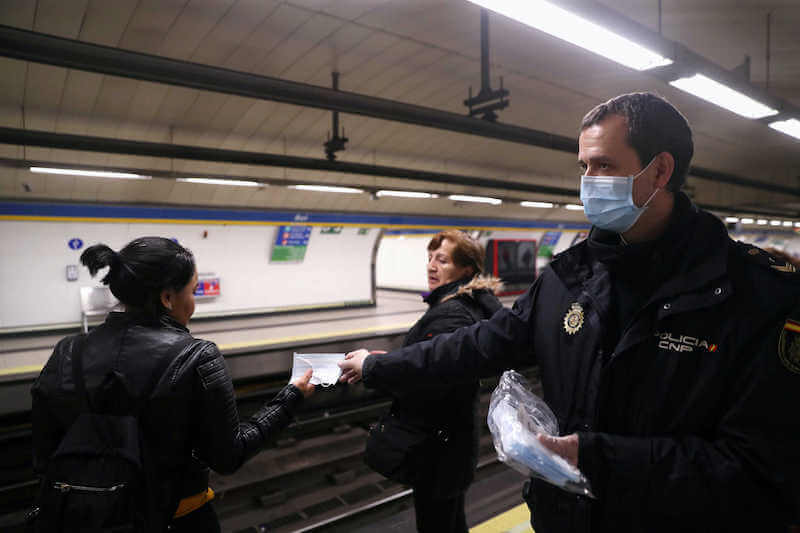 Máscaras no transporte público na Espanha