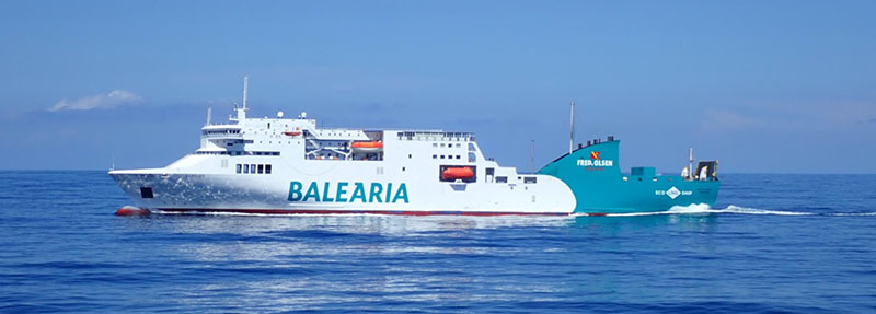 Ferry partindo de Barcelona na Espanha
