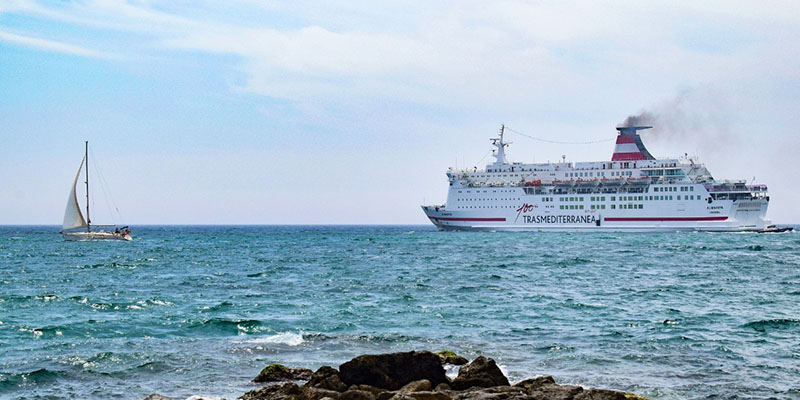 Ferry da Trasmediterranea em Barcelona